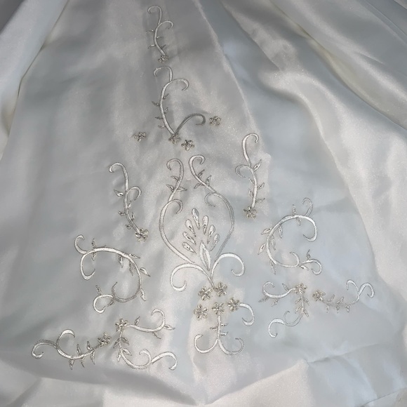 🚫SOLD🚫Ivory sz 12 stunning wedding gown - Picture 12 of 16